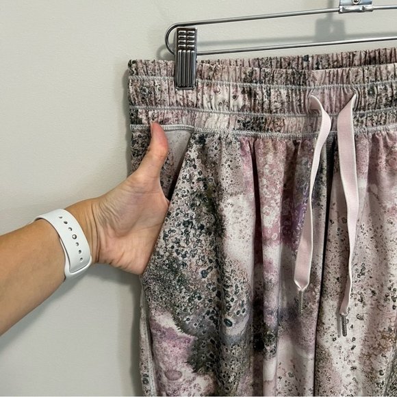 Lululemon Namaskar Pant II Lightweight Jogger Ankle Crop Pants Sugar Crush Multi - Picture 9 of 16